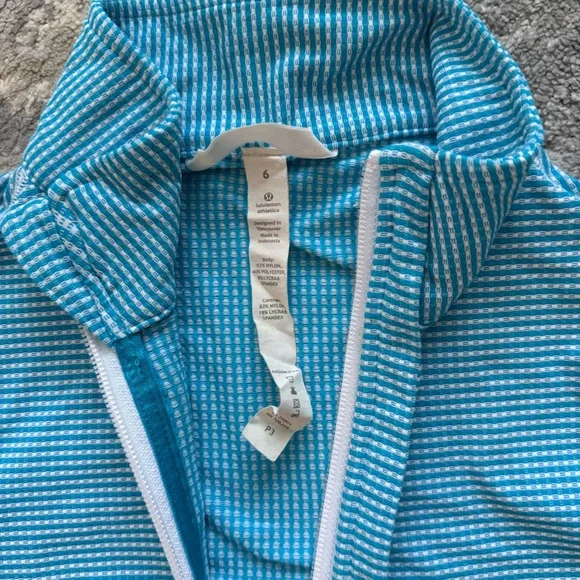 Lululemon Light Blue and White Gingham Pleated Jacket - Picture 11 of 11